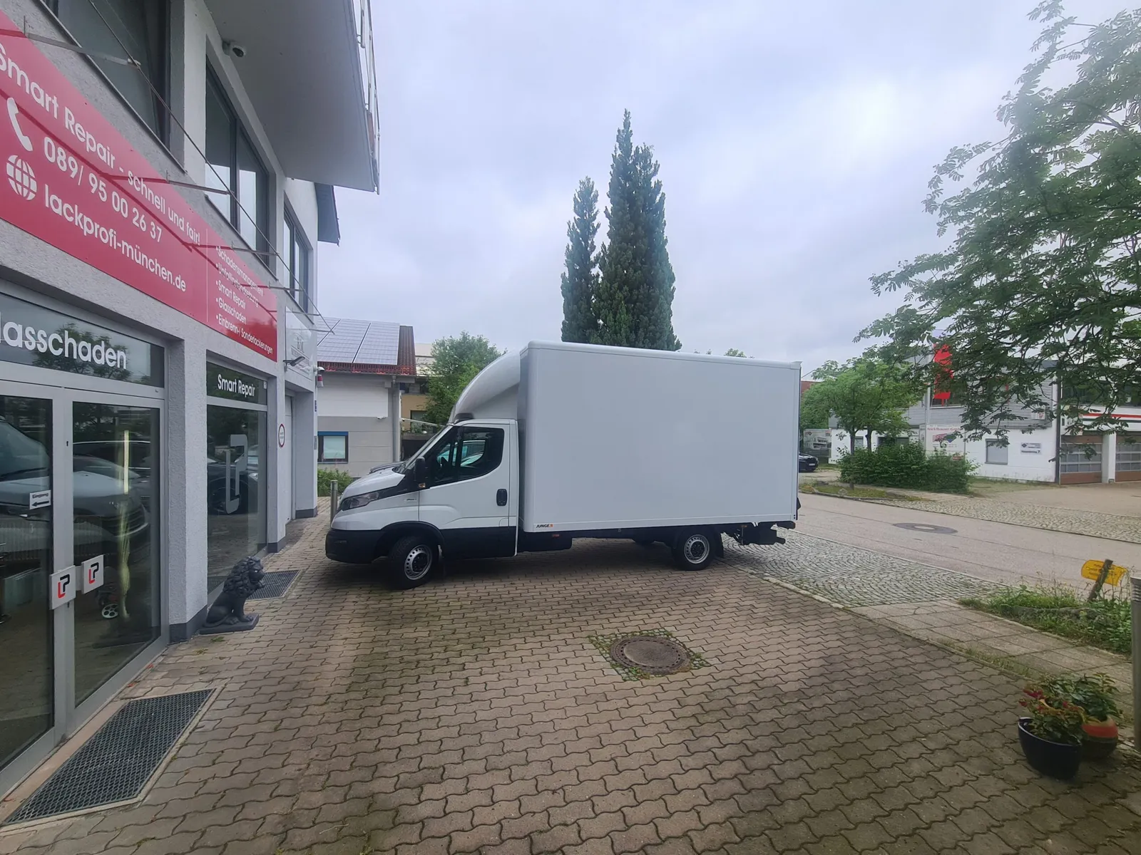 Betrieb der Lackprofi GmbH am Klausnerring 22 in Kirchheim, Abholort der Mietfahrzeuge