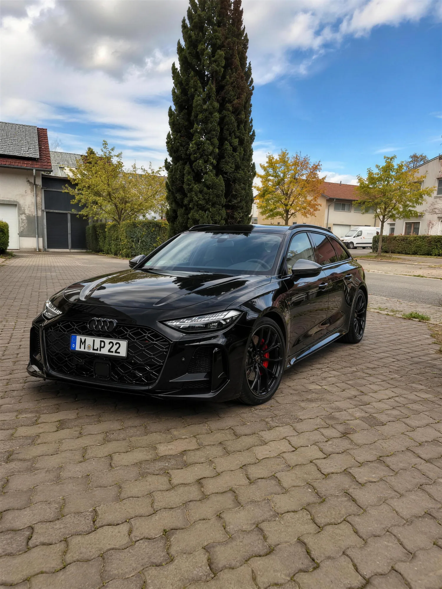 Vorschau: Schwarzer Audi RS5 Avant zur Miete bei der Lackprofi GmbH, Frontansicht
