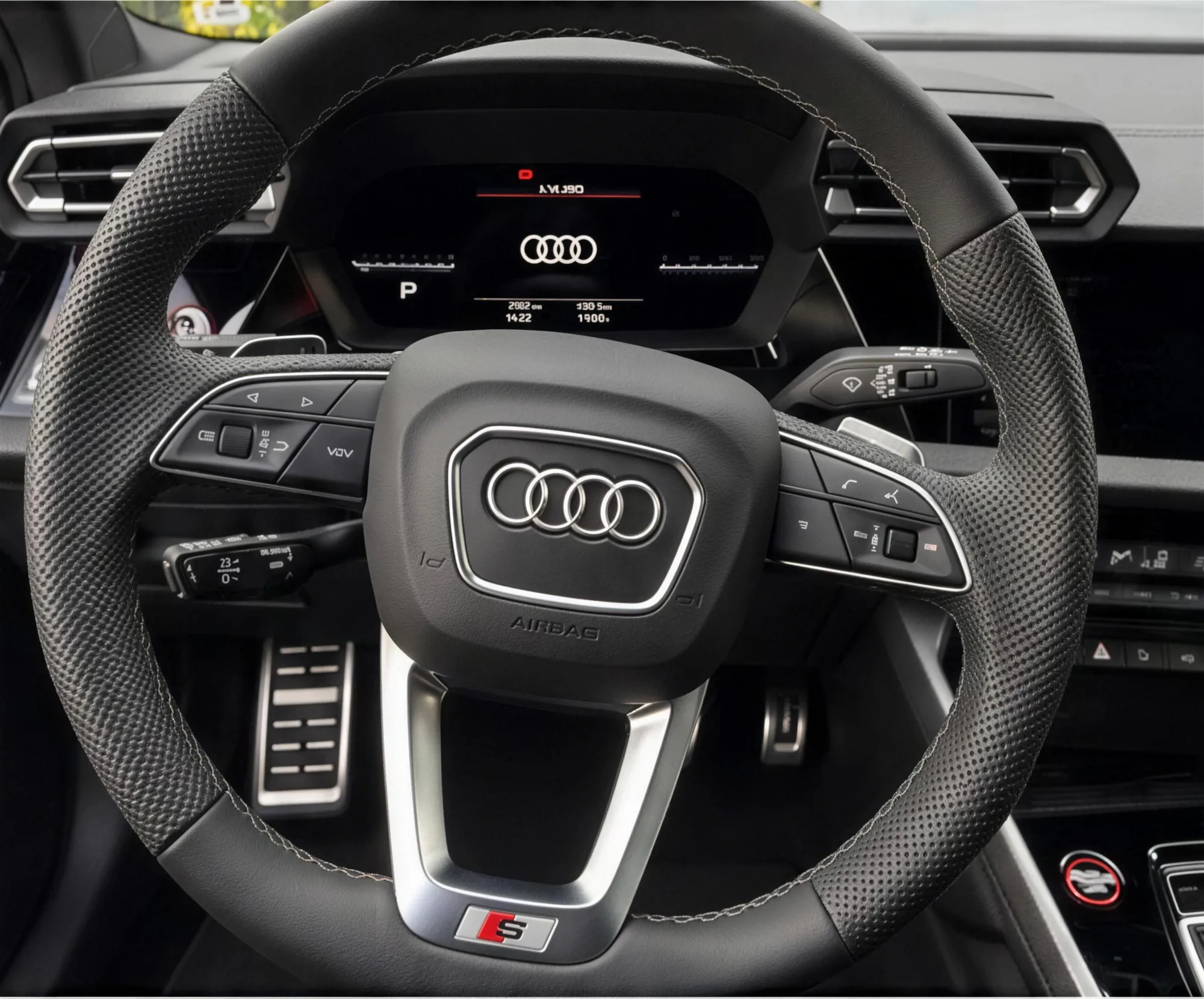 Vorschau: Lenkrad und Cockpit des Audi S3