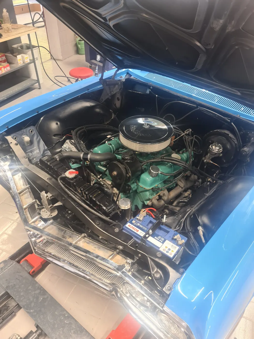 Motorraum des Buick Wildcat