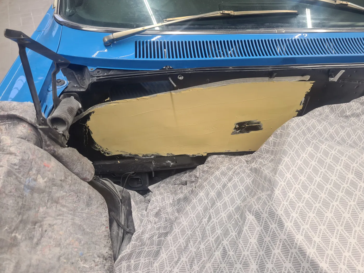 Vorbereitete Karosseriefläche am Buick Wildcat