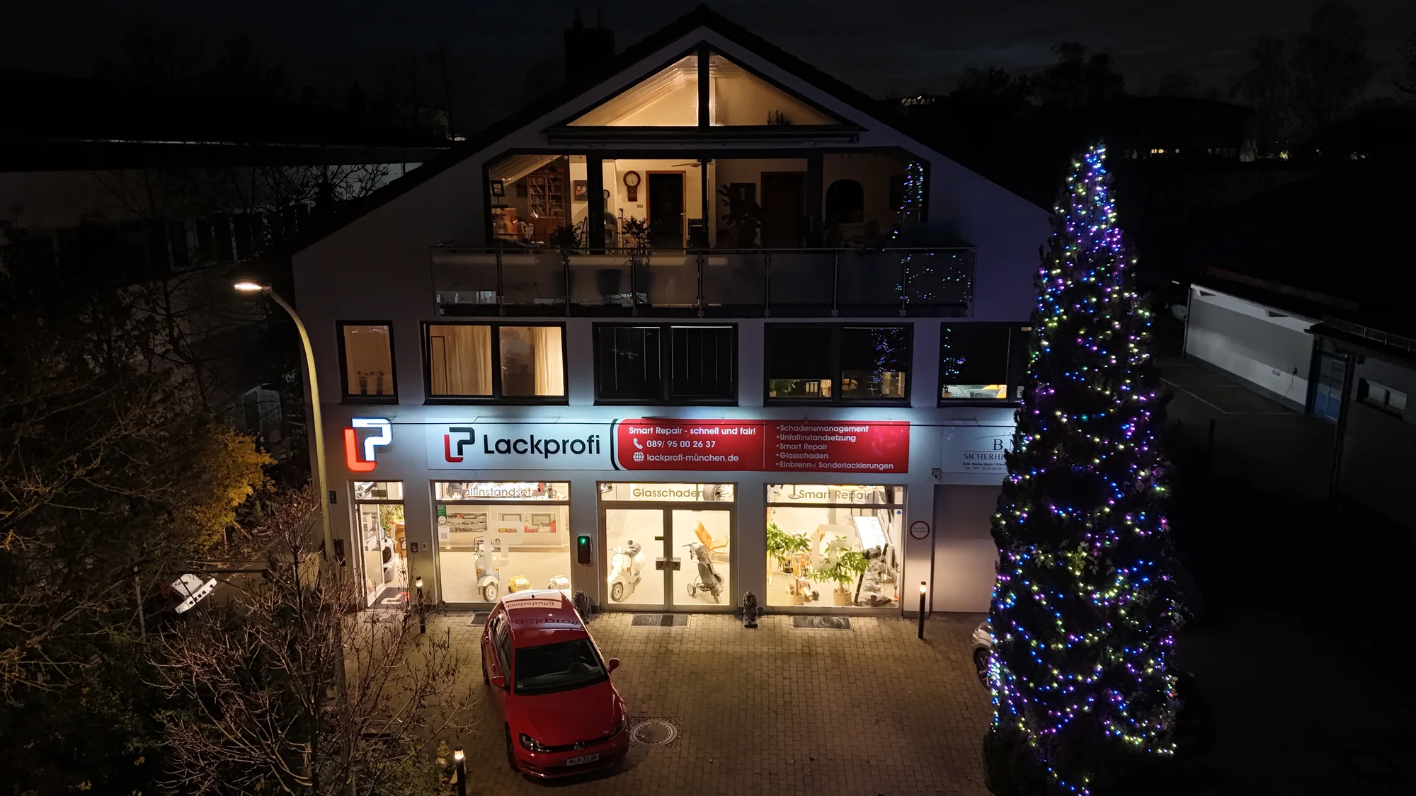 Betrieb der Lackprofi GmbH am Klausnerring 22 in Kirchheim bei Nacht